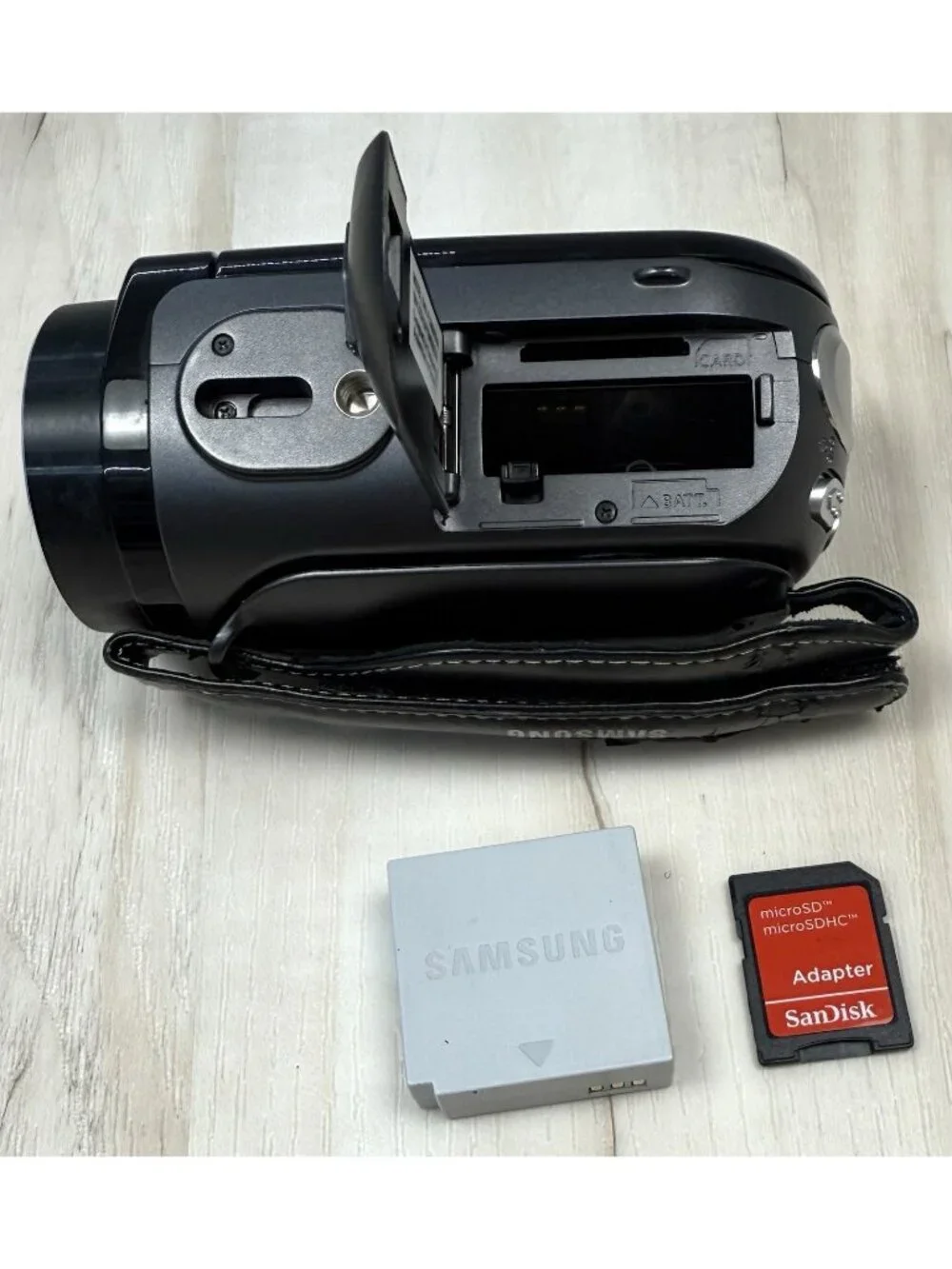 SAMSUNG Digital Handheld CAMCORDER Video Camera SMX-F33BN/XAA + Battery UNTESTED